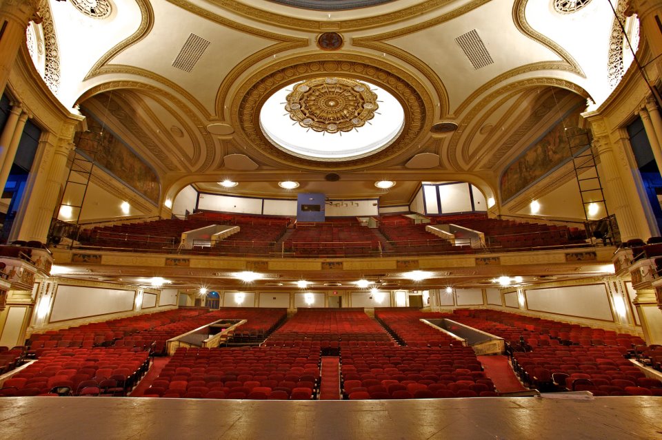 Theater boston. Orpheum Theatre. Театр в Бостоне. В Бостоне театр оперы. Театр Бостон США.